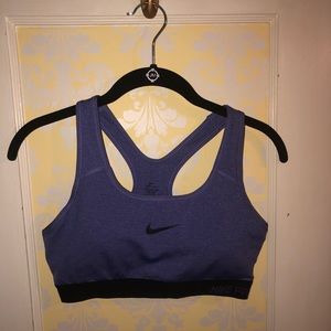 Nike Pro women’s sports bra